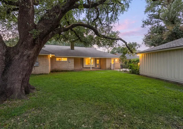 5th image of 5730 Rutherglenn Dr, Houston, TX 77096 | MLS# 36563995