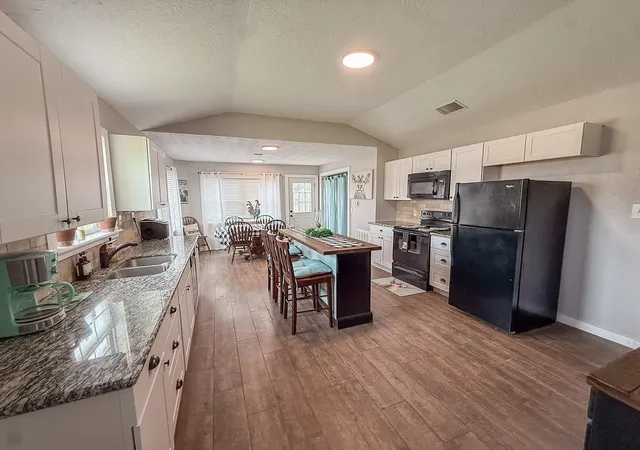Photo 3 of Single family home for sale at 224 Maple Dr, Hitchcock, TX 77563 | MLS# 44936393 | Listing updated on 2026-09-13