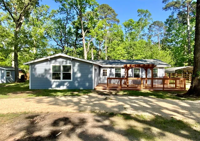 Photo 2 of Single family home for sale at 172 Pine Needle St, Onalaska, TX 77360 | MLS# 83083782 | Listing updated on 2026-08-28