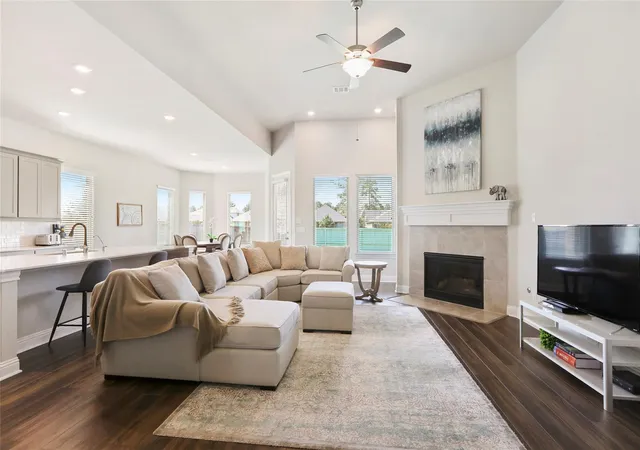 3rd image of 50 Wyatt Oaks Dr, Tomball, TX 77375 | MLS# 77343441