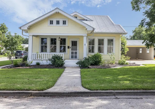 1st image of 401 Bowie St, Hallettsville, TX 77964 | MLS# 87718106