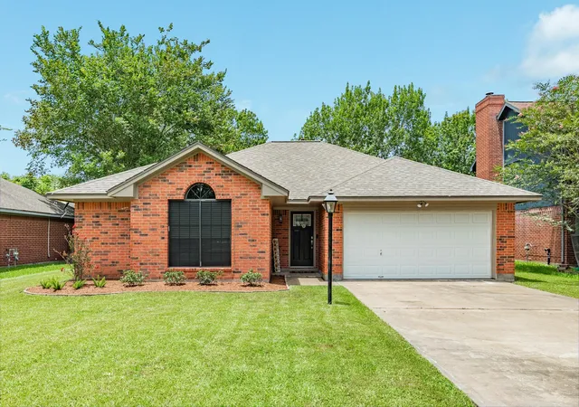 1st image of 112 Papaya St, Lake Jackson, TX 77566 | MLS# 75889357