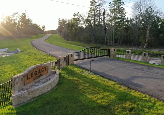 2nd image of 145 Ac Westview Dr, Huntsville, TX 77320 | MLS# 38828539
