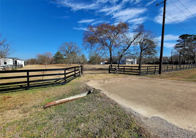 Homes for sale in Huntsville, TX | 1828 State Hwy 75 Hwy N, Huntsville, TX 77320 | MLS# 73667485