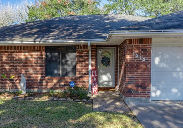 Photo 3 of Sale Pending at 1213 Shadowlake Dr, Sealy, TX 77474 | MLS# 74992244 | Listing updated on 2026-08-28