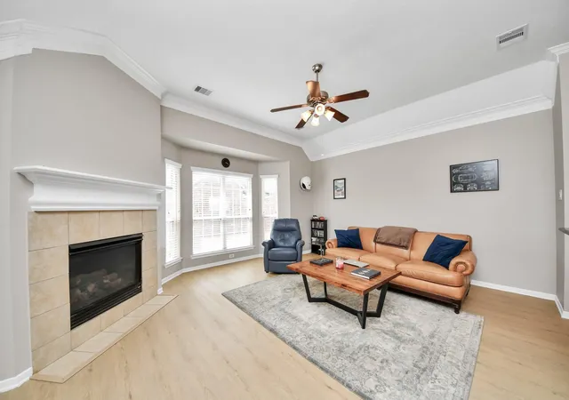 Photo 4 of Townhouse for sale at 6222 Skyline Dr #26, Houston, TX 77057 | MLS# 98291288 | Listing updated on 2026-09-14