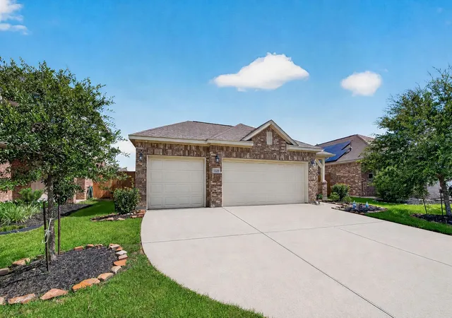Photo 1 of Sale Pending at 1329 Red Hills Dr, Rosharon, TX 77583 | MLS# 26499792 | Listing updated on 2026-09-11