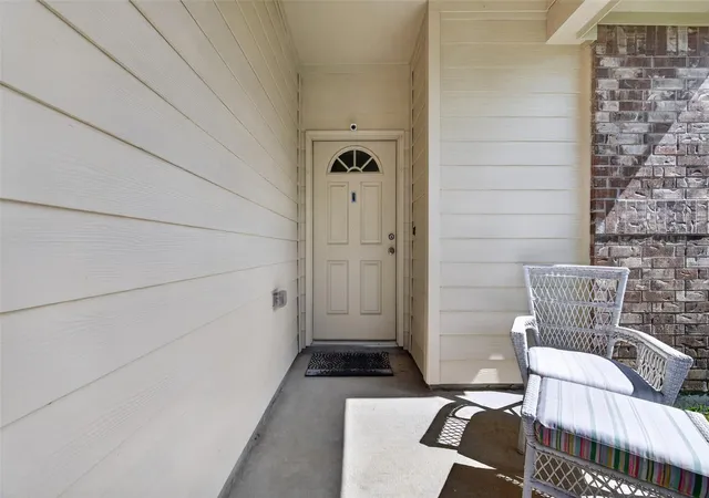 Photo 4 of Sale Pending at 1329 Red Hills Dr, Rosharon, TX 77583 | MLS# 26499792 | Listing updated on 2026-09-11
