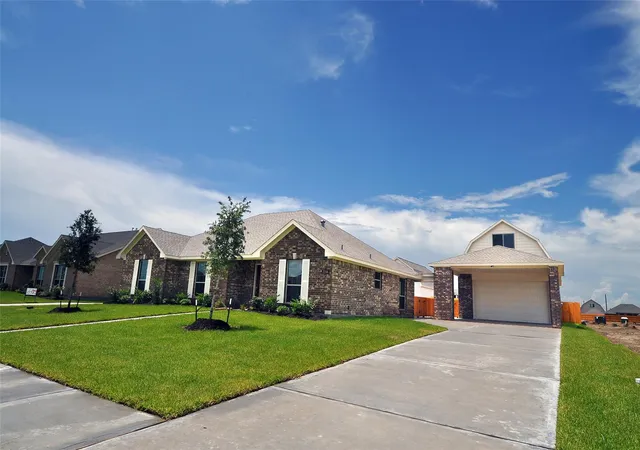 Photo 4 of Single family home for sale at 2206 Fortuna Dr, League City, TX 77539 | MLS# 10272959 | Listing updated on 2026-08-17
