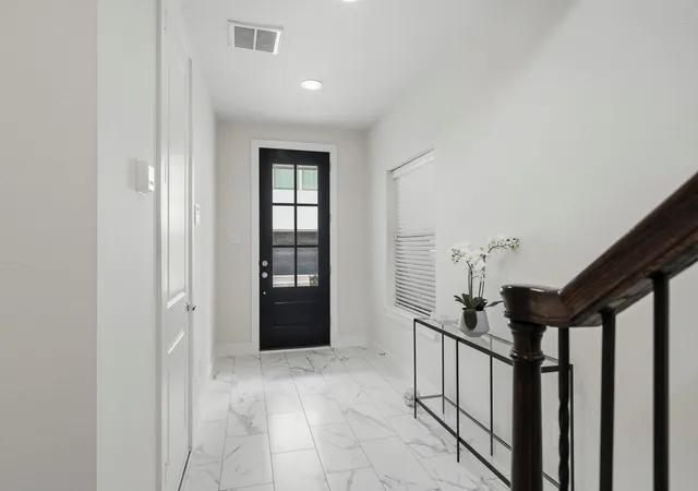 Photo 4 of Single family home for sale at 1022 Green Kensington Dr, Houston, TX 77008 | MLS# 15693162 | Listing updated on 2026-07-23