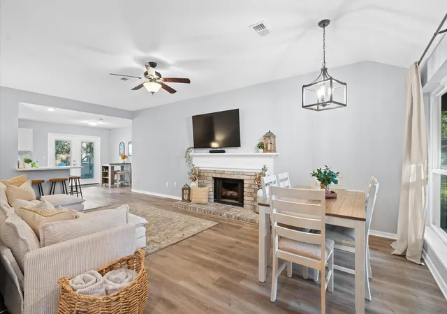 4th image of 39 Still Corner Pl, Spring, TX 77381 | MLS# 9758455