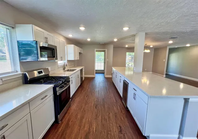 Photo 1 of Sale Pending at 415 Sevenhampton Ln, Houston, TX 77015 | MLS# 34774867 | Listing updated on 2026-09-15