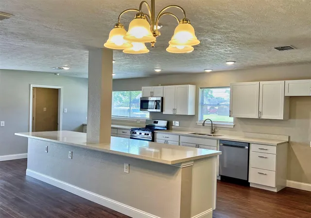 Photo 3 of Sale Pending at 415 Sevenhampton Ln, Houston, TX 77015 | MLS# 34774867 | Listing updated on 2026-09-15