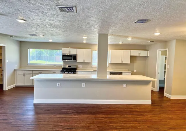 Photo 3 of Sale Pending at 415 Sevenhampton Ln, Houston, TX 77015 | MLS# 34774867 | Listing updated on 2026-09-15