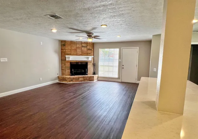 Photo 4 of Sale Pending at 415 Sevenhampton Ln, Houston, TX 77015 | MLS# 34774867 | Listing updated on 2026-09-15
