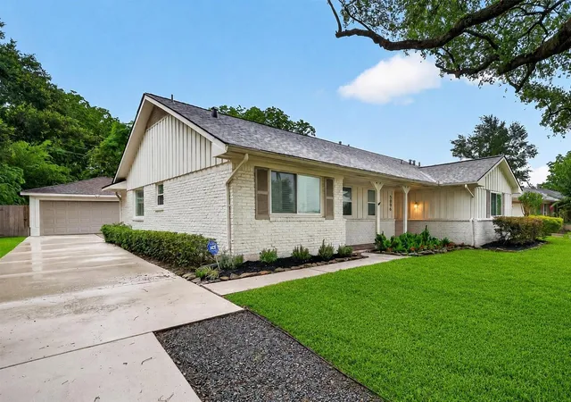 Single family home for sale at 5006 Creekbend Dr, Houston, TX 77035 | MLS# 48809404