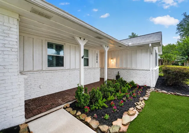 Photo 1 of Single family home for sale at 5006 Creekbend Dr, Houston, TX 77035 | MLS# 48809404 | Listing updated on 2026-09-20