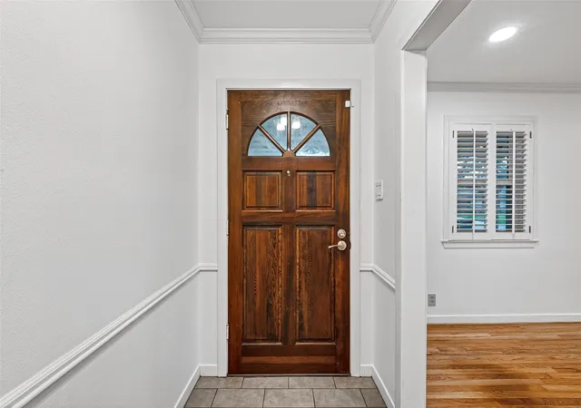 Photo 2 of Single family home for sale at 5006 Creekbend Dr, Houston, TX 77035 | MLS# 48809404 | Listing updated on 2026-09-20