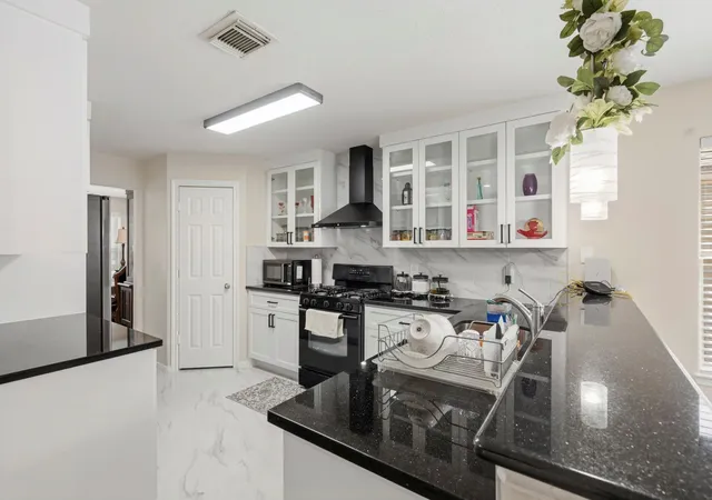 Photo 4 of Single family home for sale at 19302 Christine Xing Dr, Richmond, TX 77407 | MLS# 66422781 | Listing updated on 2026-08-08