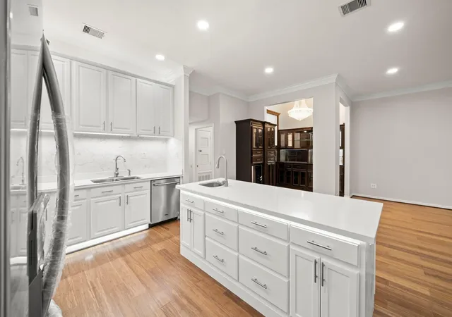4th image of 4023 Breakwood Dr, Houston, TX 77025 | MLS# 13374547