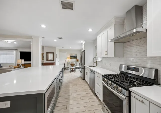 Photo 3 of Sale Pending at 1919 Ashford Holw Ln, Houston, TX 77077 | MLS# 41780822 | Listing updated on 2026-09-06