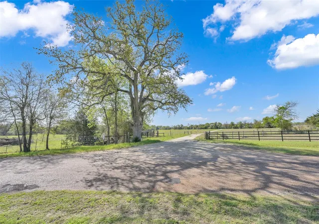image of 1111 S Hickory Loop, Calvert, TX 77837 | MLS# 66159938
