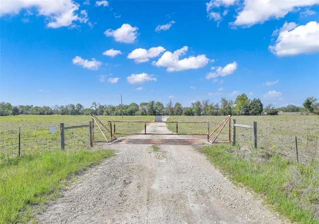 image of 1111 S Hickory Loop, Calvert, TX 77837 | MLS# 66159938