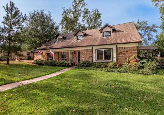 2nd image of 220 Elmwood St, Huntsville, TX 77320 | MLS# 25227323