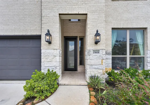 Photo 4 of Single family home for sale at 15819 Donham Green Ln, Humble, TX 77346 | MLS# 97286944 | Listing updated on 2026-09-02