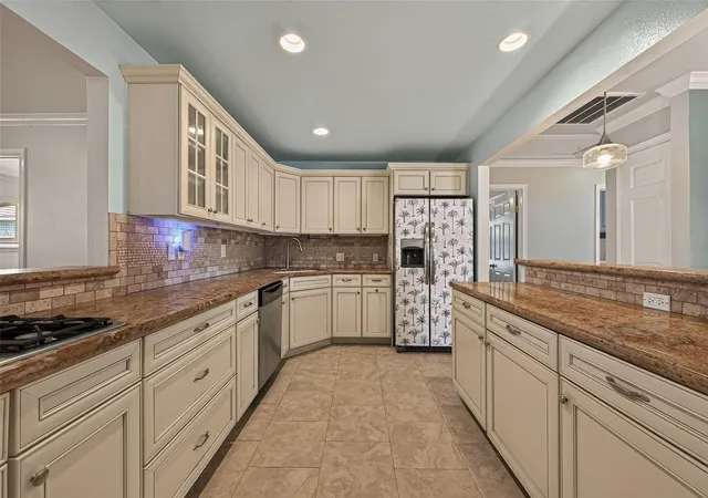 Photo 3 of Sale Pending at 7210 Yucca Dr, Galveston, TX 77551 | MLS# 16232440 | Listing updated on 2026-09-16