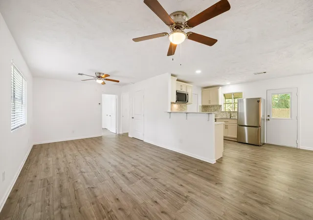 5th image of 61 Hicks Loop W, Cleveland, TX 77328 | MLS# 70848516