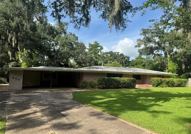 1st image of 408 Oak Dr, Lake Jackson, TX 77566 | MLS# 60185950