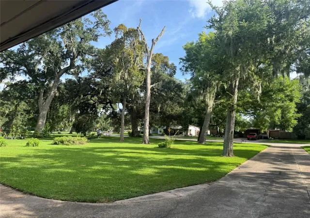 27th image of 408 Oak Dr, Lake Jackson, TX 77566 | MLS# 60185950