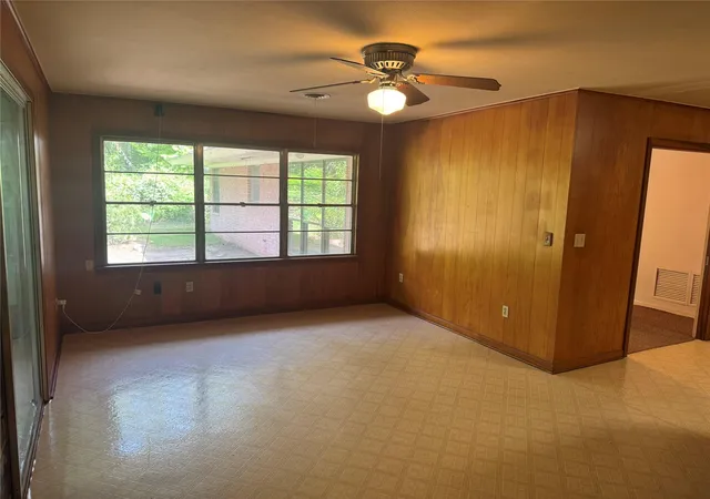 Photo 3 of Single family home for sale at 408 Oak Dr, Lake Jackson, TX 77566 | MLS# 60185950 | Listing updated on 2026-08-26