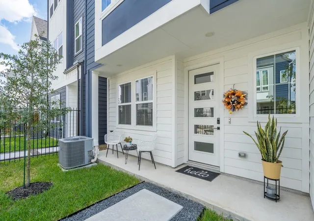 3rd image of 8324 Springwood Canyon Ln, Houston, TX 77055 | MLS# 2224805