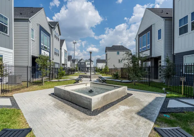 4th image of 8324 Springwood Canyon Ln, Houston, TX 77055 | MLS# 2224805