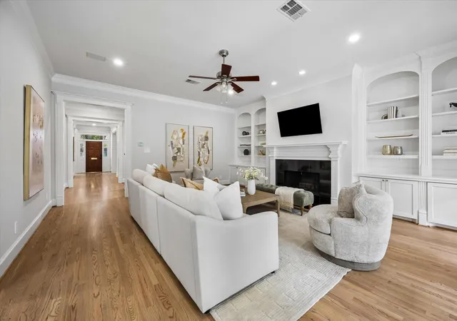 Photo 3 of Single family home for sale at 6635 Rutgers Ave, Houston, TX 77005 | MLS# 8751442 | Listing updated on 2026-09-17