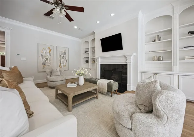 Photo 4 of Single family home for sale at 6635 Rutgers Ave, Houston, TX 77005 | MLS# 8751442 | Listing updated on 2026-09-17