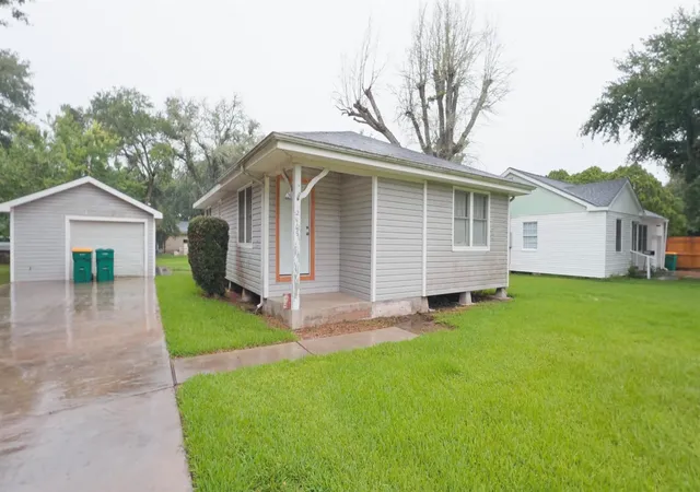 Homes for sale in La Marque, TX | 2109 Magnolia Dr, La Marque, TX 77568 | MLS# 73108408