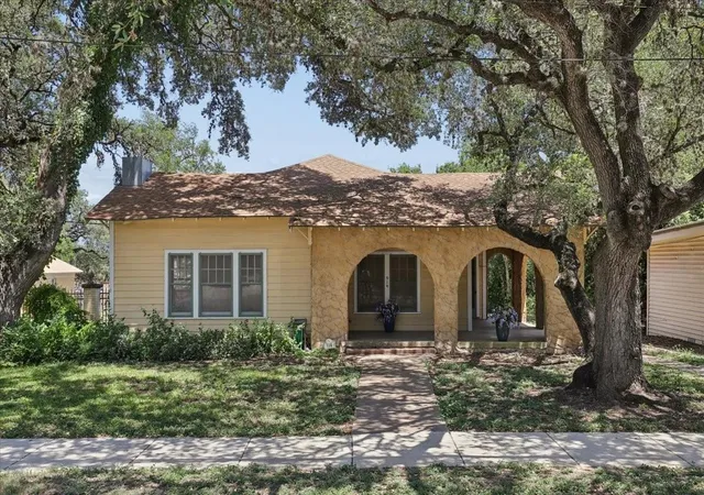 1st image of 514 S Main St, Lockhart, TX 78644 | MLS# 37765544