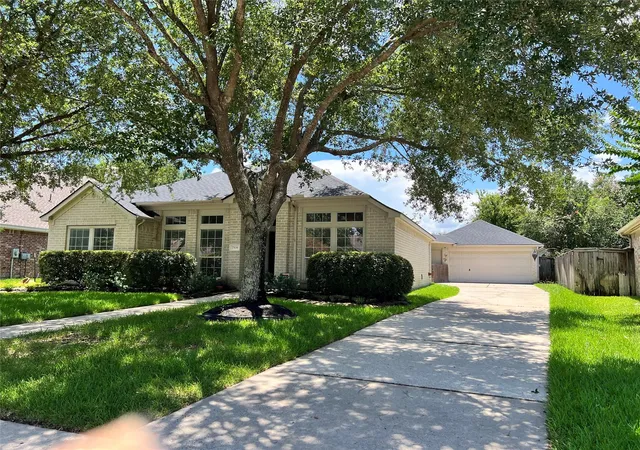 Photo 2 of Single family home for sale at 7506 Opal Hl Ln, Humble, TX 77396 | MLS# 36893956 | Listing updated on 2026-09-10