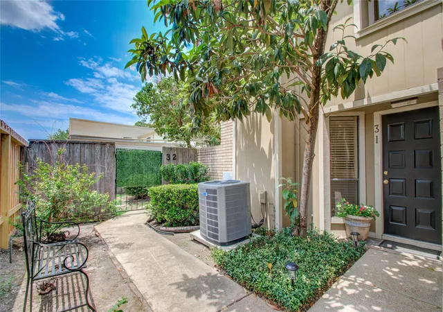 2nd image of 1920 Augusta Dr #31, Houston, TX 77057 | MLS# 9425028