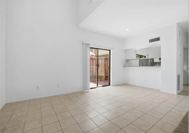 3rd image of 1920 Augusta Dr #31, Houston, TX 77057 | MLS# 9425028