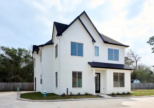 1st image of 8803 Hollywood Garden Ln, Houston, TX 77080 | MLS# 32563735
