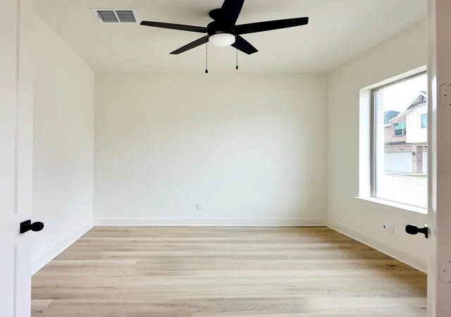 2nd image of 8803 Hollywood Garden Ln, Houston, TX 77080 | MLS# 32563735