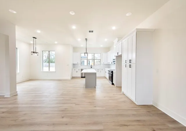 4th image of 8803 Hollywood Garden Ln, Houston, TX 77080 | MLS# 32563735