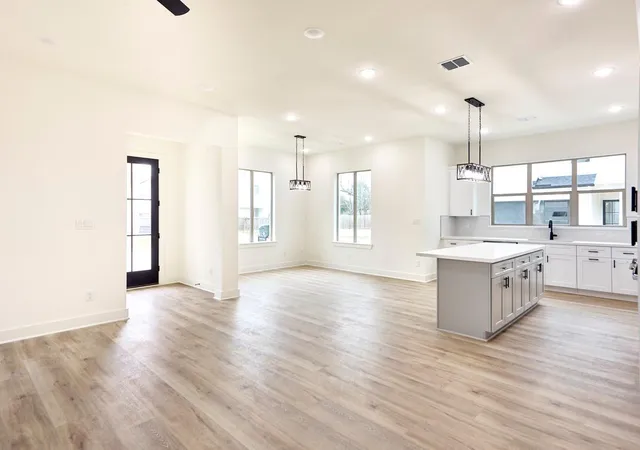 5th image of 8803 Hollywood Garden Ln, Houston, TX 77080 | MLS# 32563735