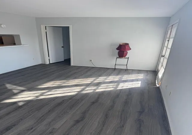 3rd image of 10603 S Wilcrest Dr #35, Houston, TX 77099 | MLS# 54550581