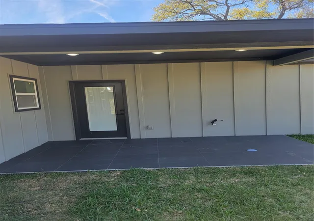 4th image of 5807 Doulton Dr, Houston, TX 77033 | MLS# 82804138