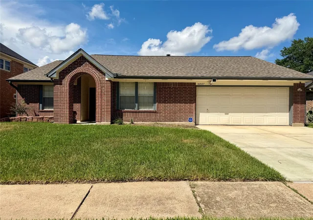 24th image of 16027 Surrey Woods Dr, Friendswood, TX 77546 | MLS# 79301912